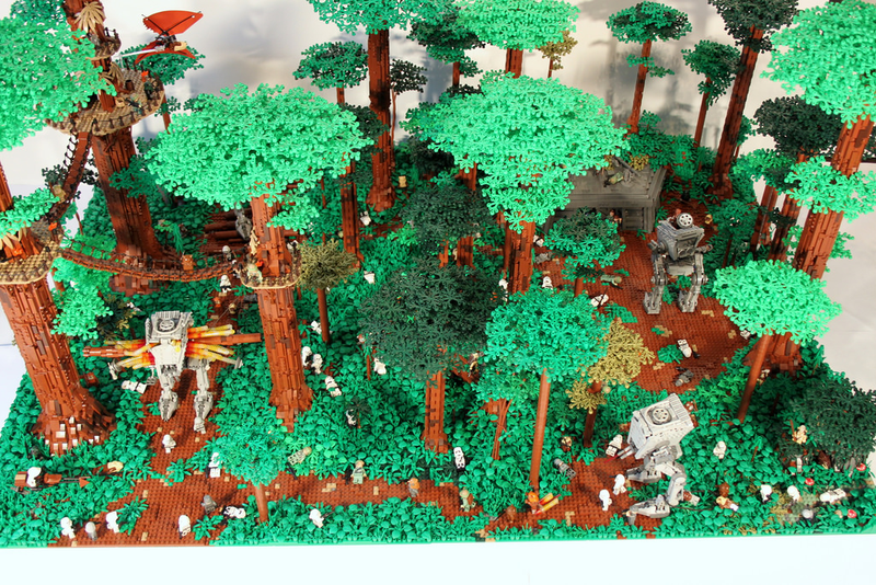 Illustration for article titled 40,000-Piece Lego Battle Of Endor